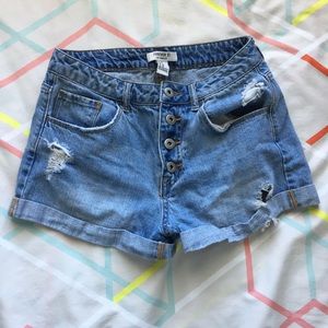Essential Jean short for summer!